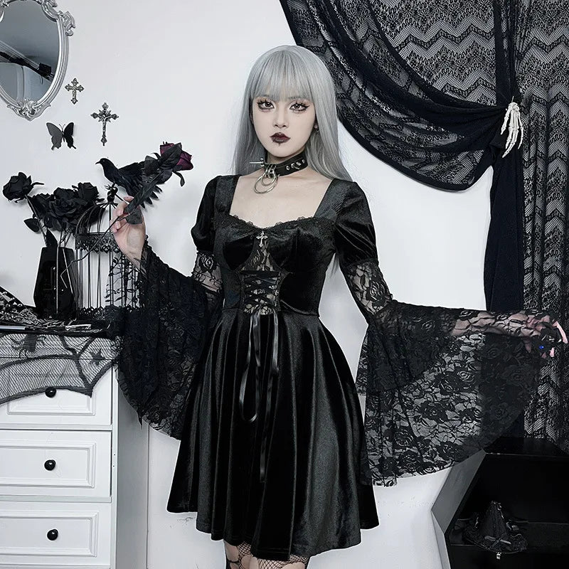 Robe victorienne noire sale