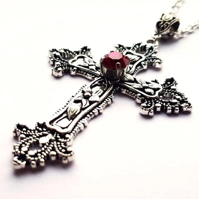 Collier croix doré femme – pendentif acier et strass baguette chic Collier croix doré femme – pendentif acier et strass baguette chic