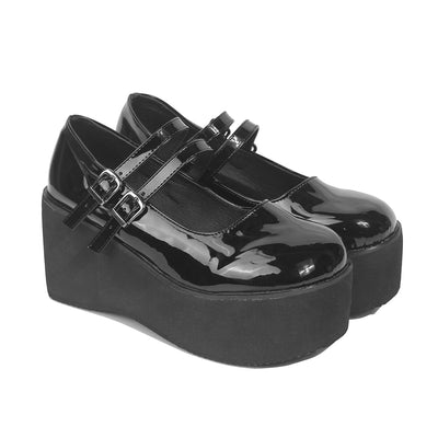 Chaussure a Talon Noir Gothique image sur fond blanc